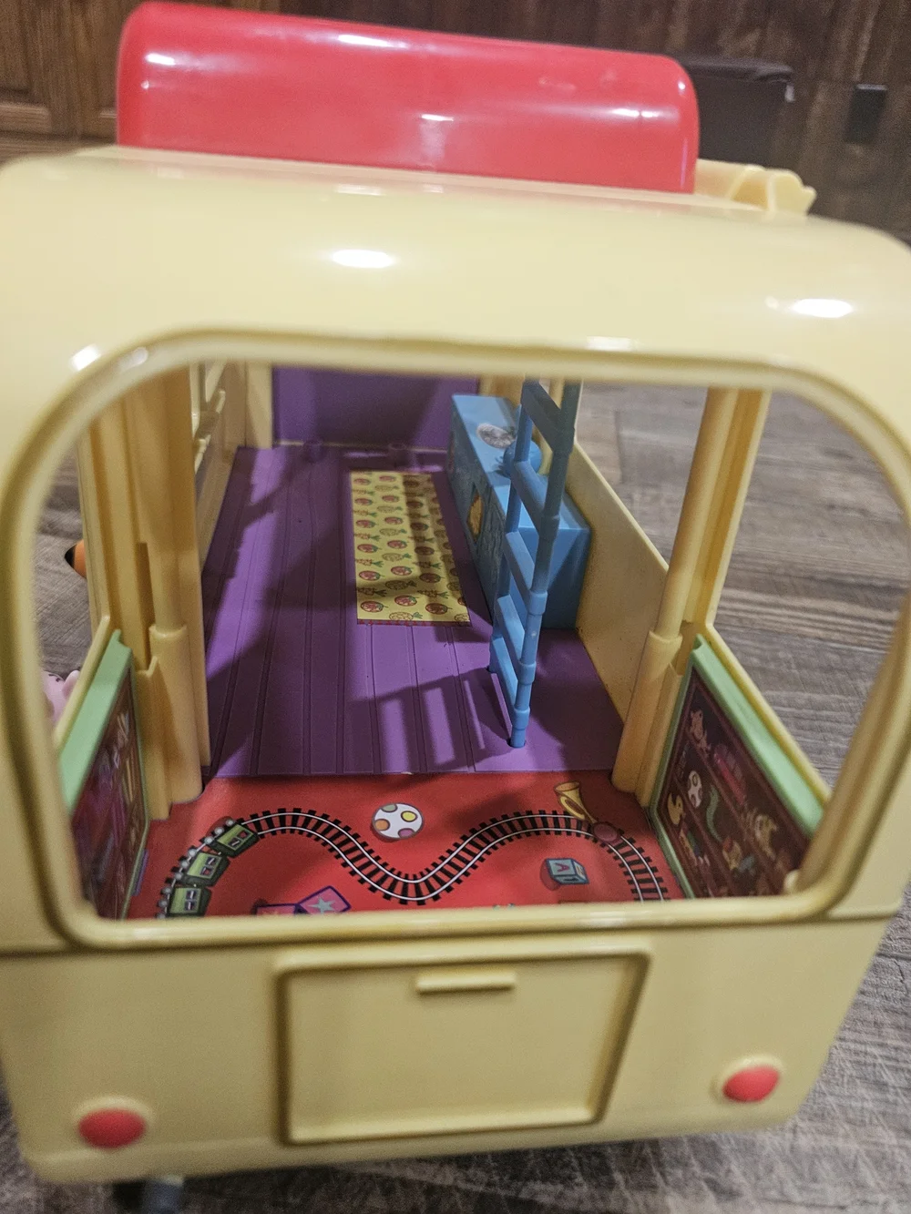 Peppa Pig Transforming Camper Bus & 5 Characters 17 Inch